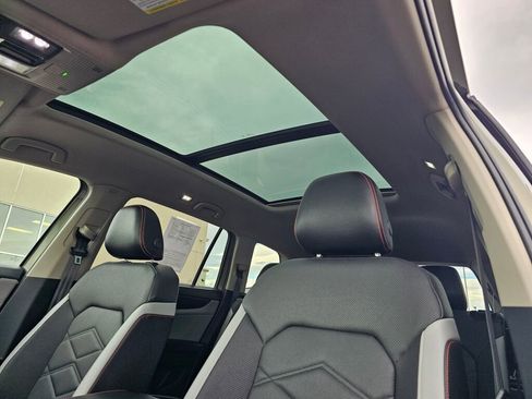 Certified 2025 Volkswagen Atlas Peak Edition SE image 28