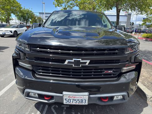 Used 2020 Chevrolet Silverado 1500 LT Trail Boss w/ Midnight Edition AWD/4WD image 2