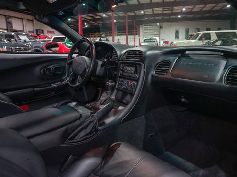 Used 2001 Chevrolet Corvette Coupe RWD image 36