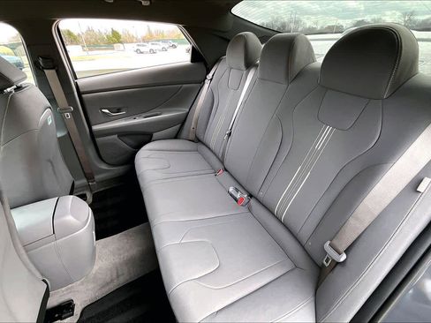 Certified 2025 Hyundai Elantra Sport image 19