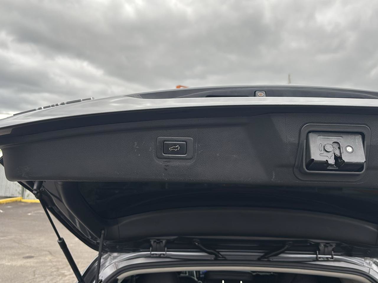 Used 2018 Subaru Outback 2.5i Limited AWD/4WD image 23
