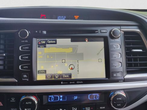 Used 2018 Toyota Highlander Limited AWD/4WD image 16