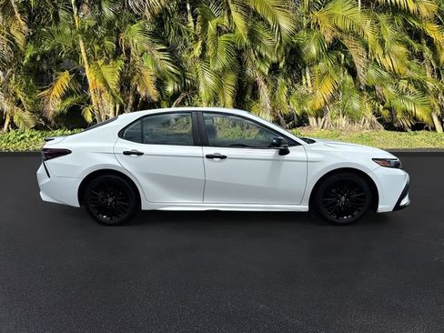 Used 2022 Toyota Camry SE FWD image 3