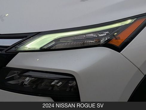 Used 2024 Nissan Rogue SV w/ SV Premium Package FWD image 10