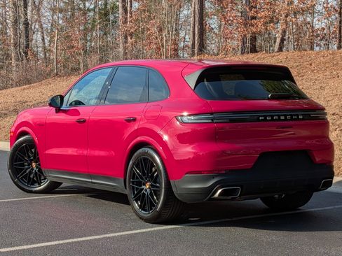 Certified 2025 Porsche Cayenne GTS AWD/4WD image 3