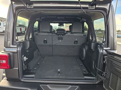 New 2026 Jeep Wrangler Unlimited Rubicon w/ Xtreme 35 Tire Package image 19