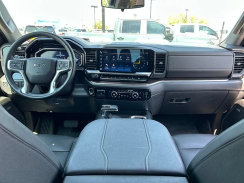 Used 2023 Chevrolet Silverado 1500 LT Trail Boss w/ LT Trail Boss Premium Package AWD/4WD image 6