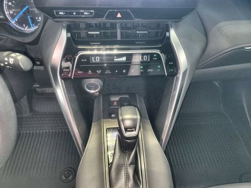 Used 2023 Toyota Venza XLE AWD/4WD image 19