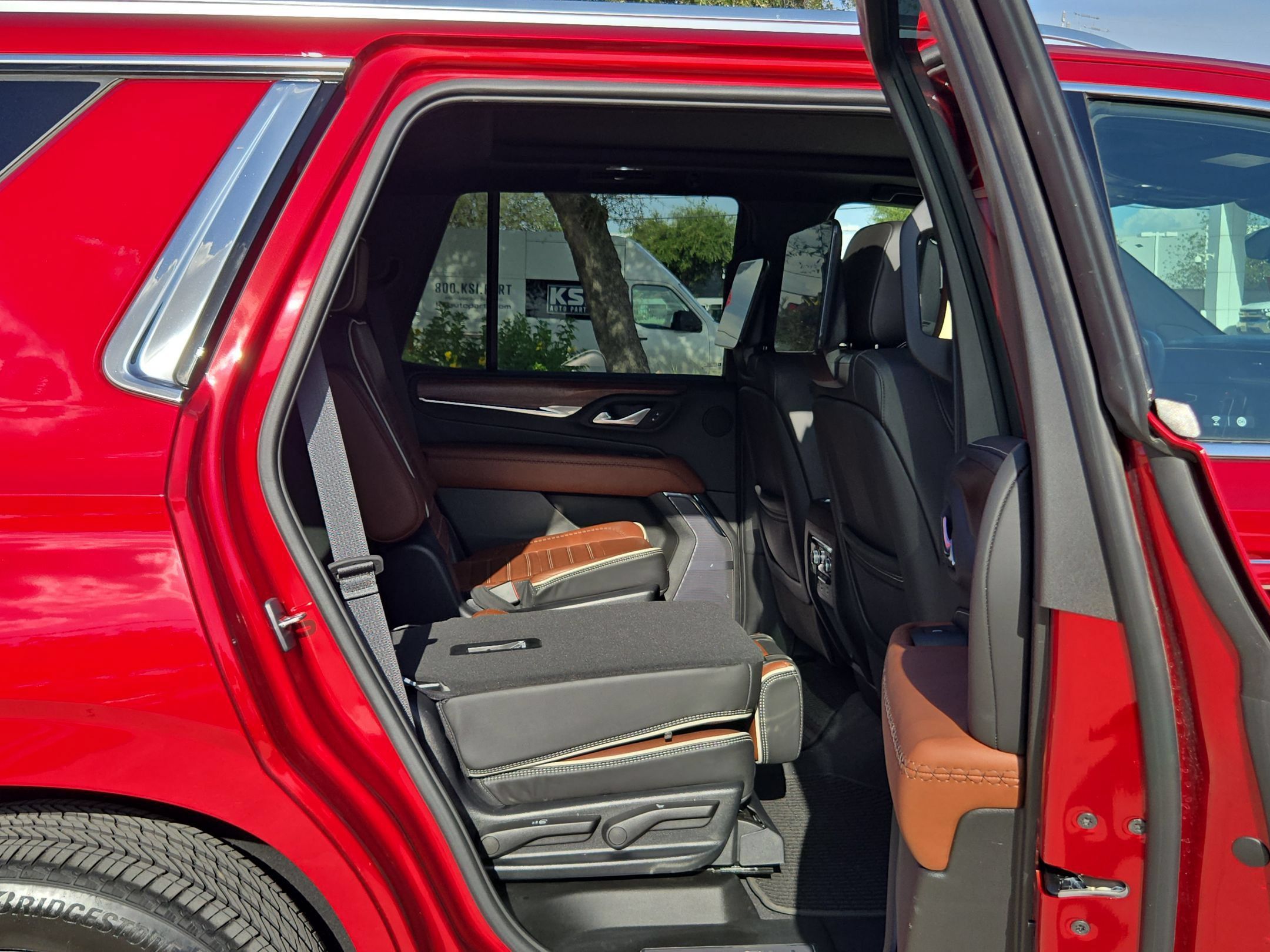 Certified 2023 GMC Yukon Denali Ultimate AWD/4WD image 24