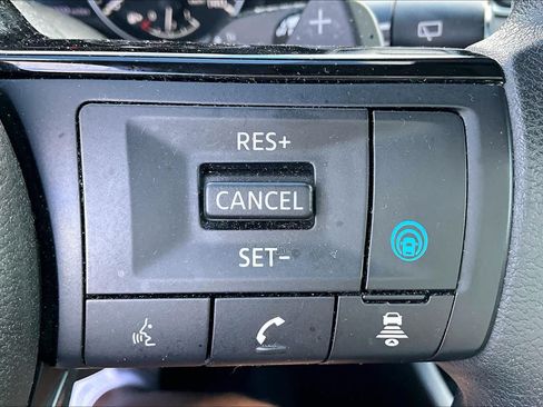 Certified 2023 Nissan Rogue SV FWD image 31