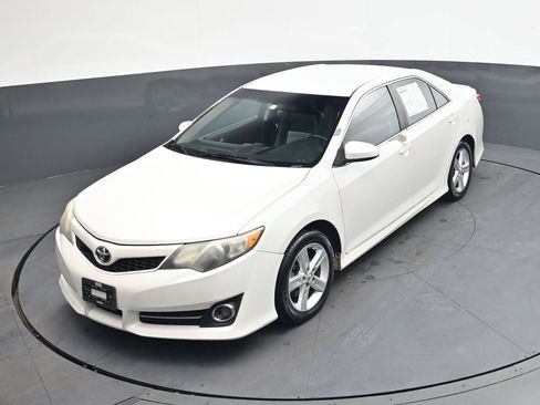 Used 2014 Toyota Camry SE FWD image 37