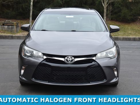 Used 2015 Toyota Camry SE image 2
