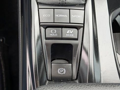 Used 2025 Toyota Camry SE w/ Convenience Package image 16