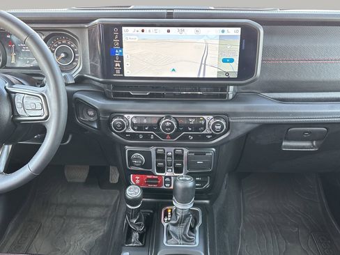 Used 2025 Jeep Wrangler Unlimited Rubicon image 13