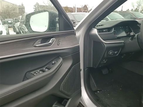 New 2025 Jeep Grand Cherokee Limited w/ Black Appearance Package image 24