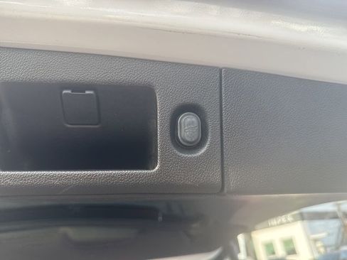 Used 2019 Chevrolet Suburban Premier image 34