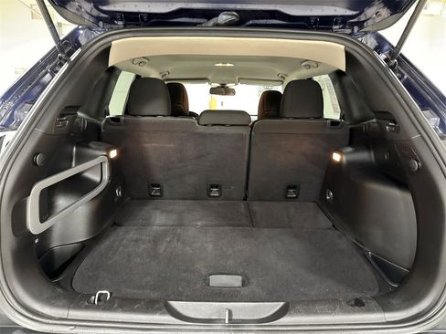 Used 2016 Jeep Cherokee Latitude w/ Cold Weather Group image 23