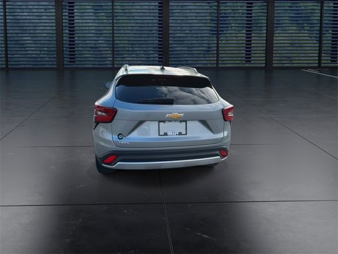 Used 2024 Chevrolet Trax LT w/ Driver Confidence Package image 7