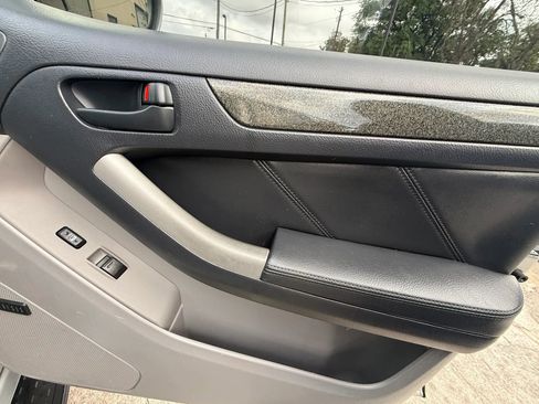 Used 2005 Toyota 4Runner Limited image 25