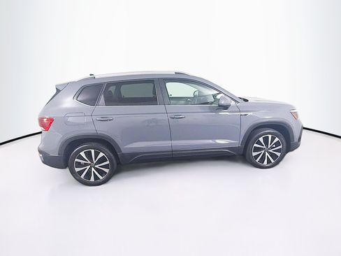Used 2023 Volkswagen Taos SE w/ Panoramic Sunroof Package FWD image 10