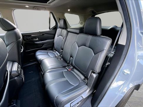 Used 2025 Honda Pilot Touring image 16