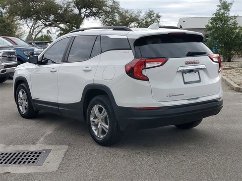 Certified 2022 GMC Terrain SLE w/ Driver Convenience Package image 6