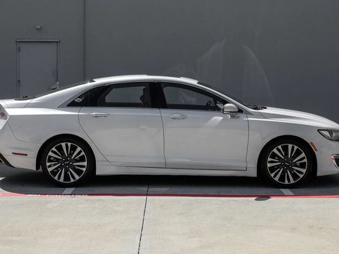 Used 2017 Lincoln MKZ Reserve FWD image 11