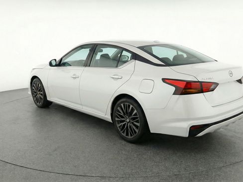 Used 2025 Nissan Altima 2.5 SV FWD image 6