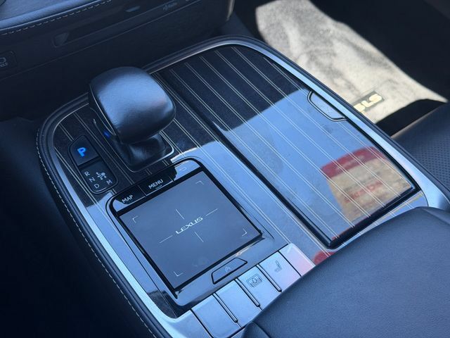 Used 2018 Lexus LS 500 w/ Accessory Package (Z2) RWD image 11