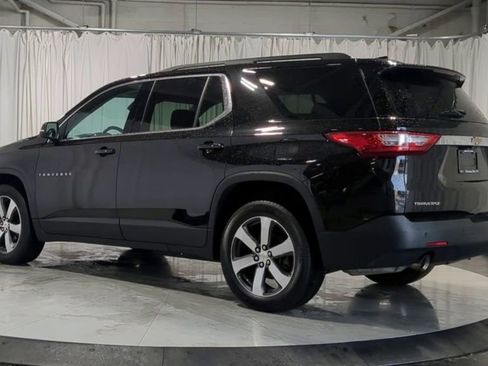Used 2021 Chevrolet Traverse LT w/ LT Premium Package FWD image 6
