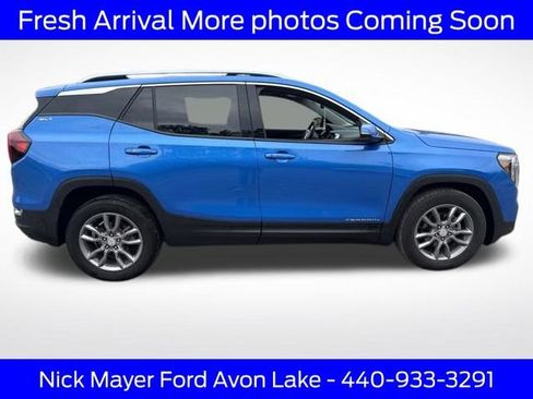 Used 2024 GMC Terrain SLT AWD/4WD image 9