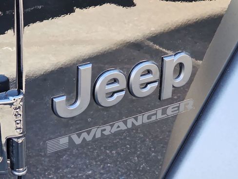 Used 2024 Jeep Wrangler Willys image 11