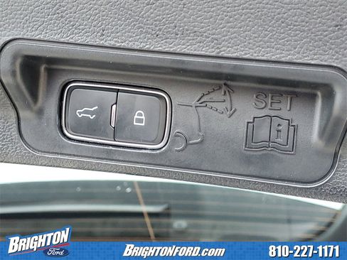 Used 2024 Ford Explorer XLT image 9