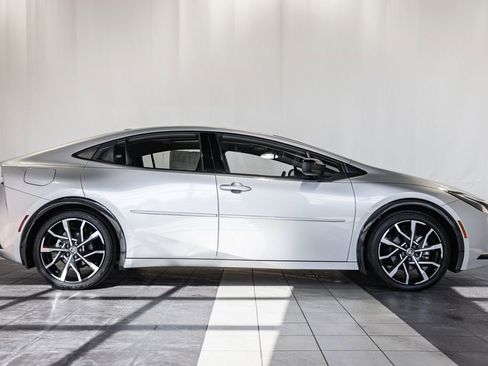 Used 2023 Toyota Prius Prime Premium image 3