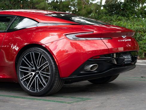 Used 2024 Aston Martin DB12 Coupe image 10