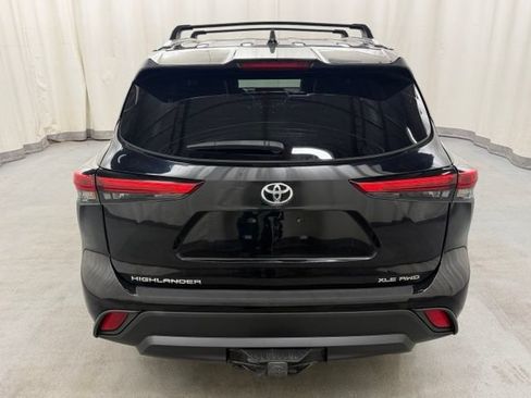 Used 2023 Toyota Highlander XLE AWD/4WD image 7