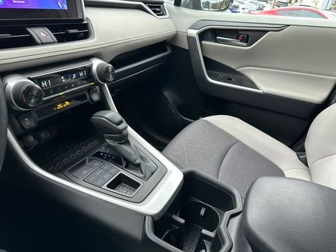 Used 2025 Toyota RAV4 XLE image 17