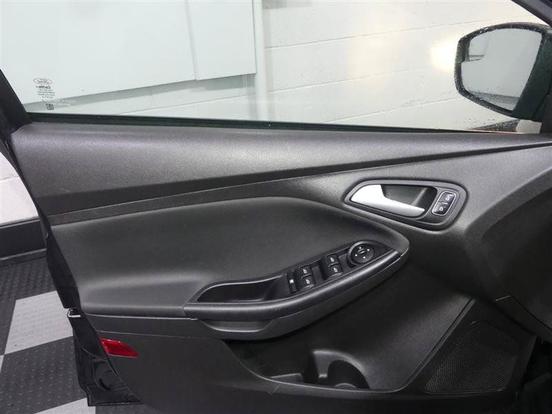 Used 2015 Ford Focus SE w/ Reverse Sensing Package FWD image 17