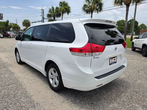 Used 2012 Toyota Sienna LE FWD image 3