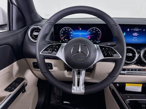 New 2026 Mercedes-Benz GLB 250 image 4