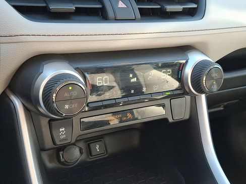 Certified 2022 Toyota RAV4 XLE image 18