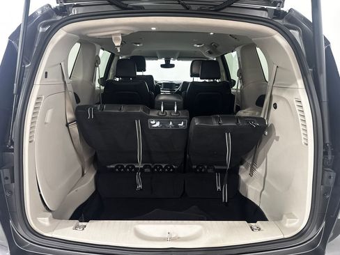 Used 2020 Chrysler Pacifica Touring-L image 28