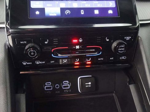 Used 2024 Jeep Grand Cherokee L Laredo image 48