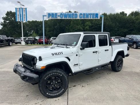Used 2024 Jeep Gladiator Sport AWD/4WD image 2