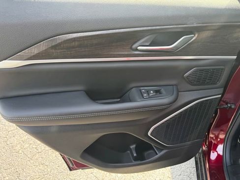 New 2026 Jeep Grand Cherokee Limited image 19