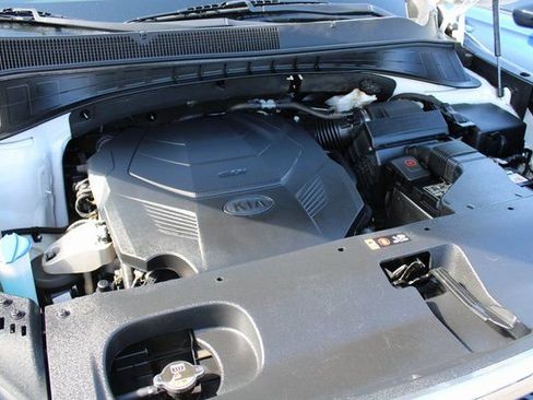 Used 2019 Kia Sorento LX image 13