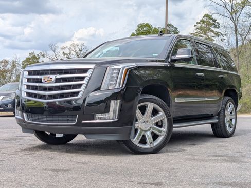 Used 2018 Cadillac Escalade Luxury image 4