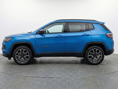 Used 2025 Jeep Compass Trailhawk image 5