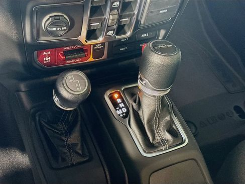 New 2025 Jeep Gladiator Willys image 18