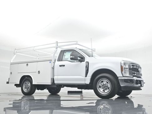 New 2025 Ford F350 XL w/ XL Chrome Package RWD image 3